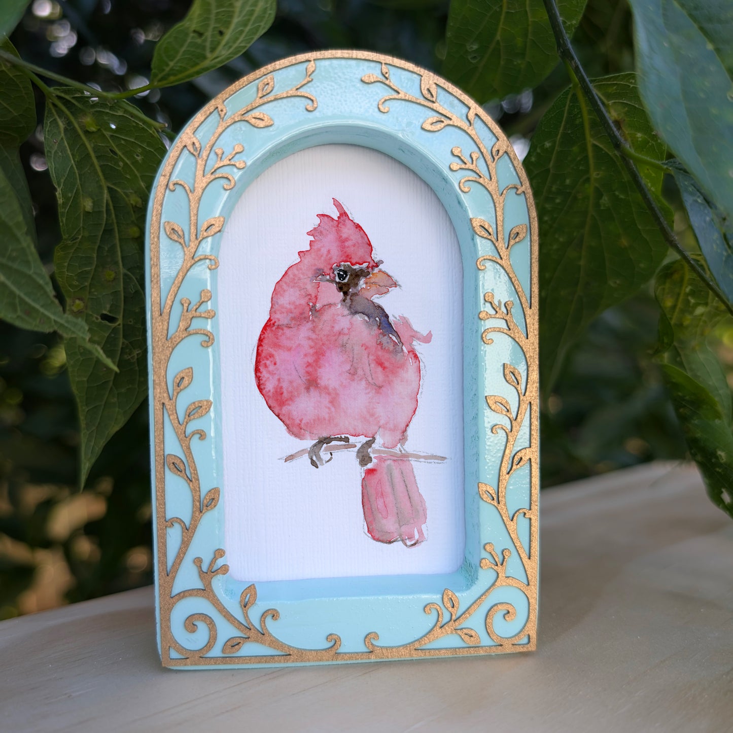 Red Cardinal Loose - Ornate Arch Frame