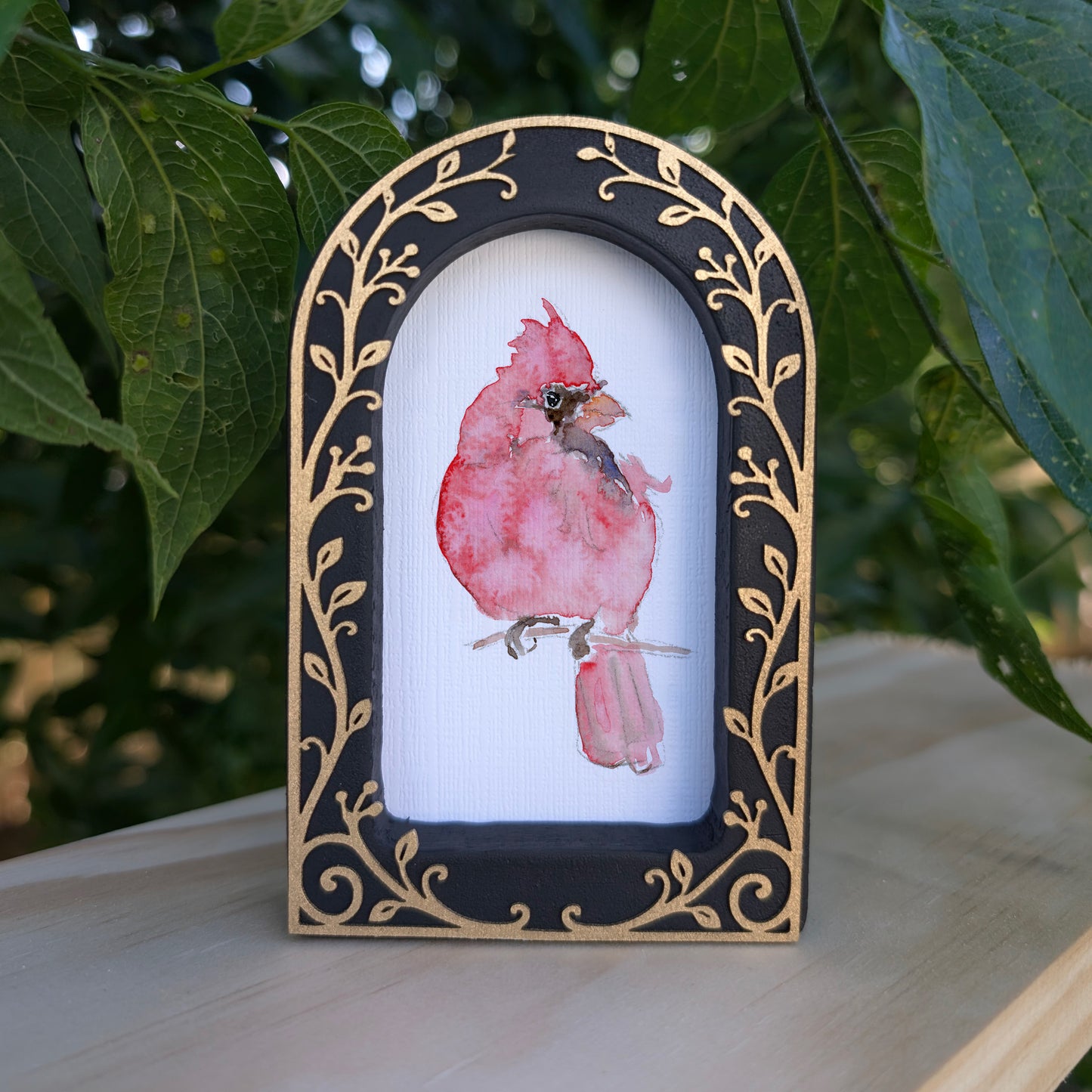 Red Cardinal Loose - Ornate Arch Frame