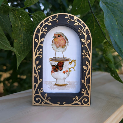Robin on Teacup - Ornate Arch Frame